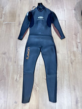 Load image into Gallery viewer, Pre loved Blueseventy Fusion Triathlon Wetsuit Mens size SMT (132) - Grade B