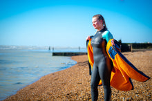 Load image into Gallery viewer, Yonda Yoncho Changing Robe - Tri Wetsuit Hire