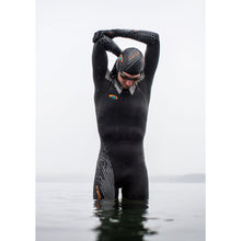 Load image into Gallery viewer, Blueseventy Thermal Swim Gloves - DELIVERY END OF FEB - Tri Wetsuit Hire