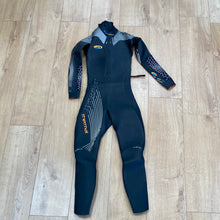 Load image into Gallery viewer, Pre Loved Blueseventy Helix Thermal Triathlon Wetsuit Womens XS - Tri Wetsuit Hire