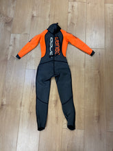 Load image into Gallery viewer, Pre Loved Orca Squad Open Water Swimming Kids Wetsuit Size 8 (755) - Grade B